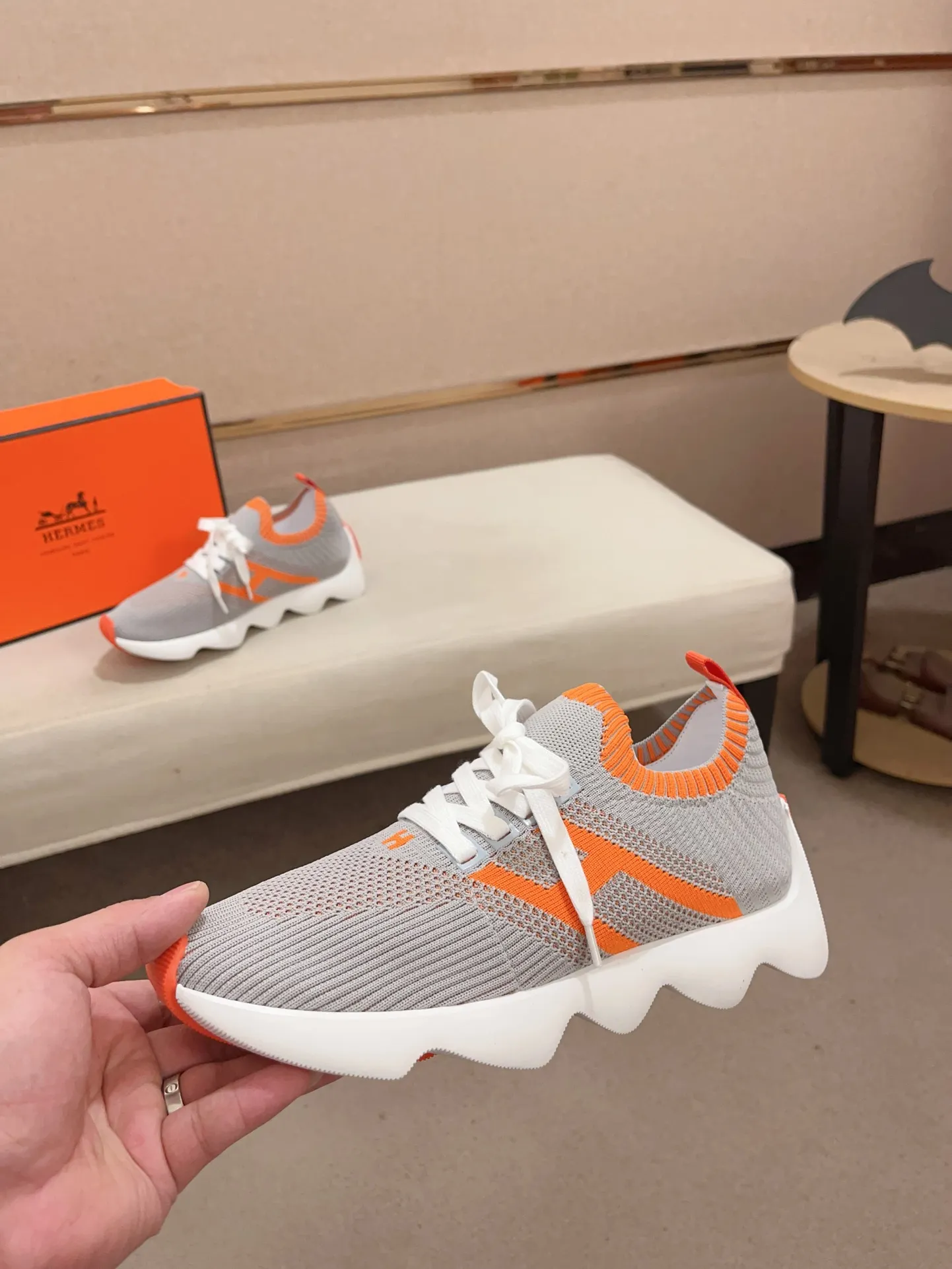 Men's clothing and shoes💰: 420💰《HERMES》【Classic Original Version】Hermès; top 🔝purchasing agent🔍🔍men's latest 🇺🇸 counters are on sale at the same time, original fly-knit fabric imported from Italy is exquisite in workmanship (Italian 🇮🇹Imported water-dyed 🐂cowhide lining) sole: original sole provided by the original factory, ⚠️exclusive double-layer activity·TPR·rubber·combined molded outsole; Code number: 38-44 (45/46 can be customized, non-refundable)